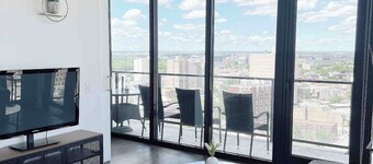Skyloft Condominium Downtown//19th Floor