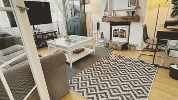 Flat-screen TV, fireplace