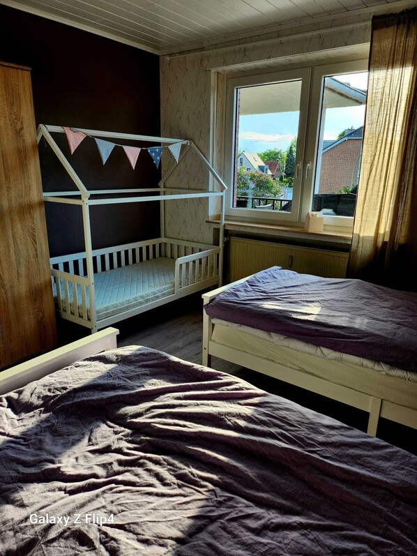 2 bedrooms, iron/ironing board, free WiFi, bed sheets