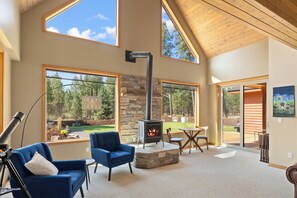 Interior - Secluded acreage with hot tub and game room (Cle Elum)
