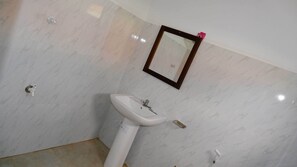 Chambre Deluxe, 1 lit double, côté jardin | Salle de bain