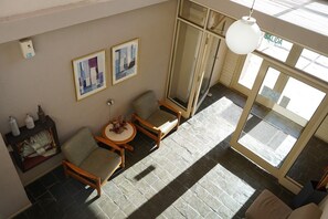 Téléviseur à écran plat de 20 po avec télévision par satellite