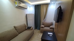 Studio | Private kitchen | Electric kettle, paper towels, dining tables - Jeddah Grand Beach (Jeddah)