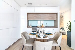 Dining - Elegant 1 BDR aptm in the heart of Dubai Marina (Dubai Marina)