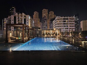 Pool - Elegant 1 BDR aptm in the heart of Dubai Marina (Dubai Marina)