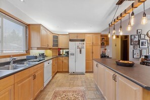 Micro-ondes, four, plaque de cuisson, lave-vaisselle