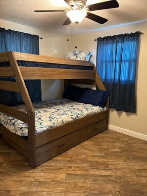 2 bedrooms, iron/ironing board, free WiFi, bed sheets