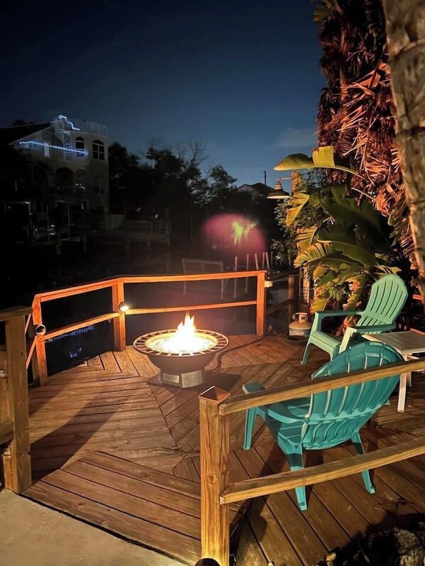 Relax and socialize around the fire pit on this elevated deck with a table and comfortable seating.