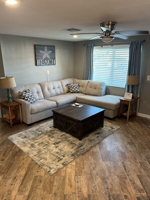 TV, stereo - SunWild Ventures Home *Golf Cart & Kayaks* (Hudson)