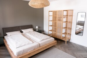3 bedrooms, desk, iron/ironing board, travel crib