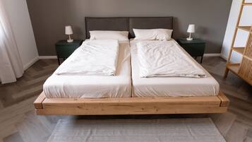 3 Schlafzimmer, Schreibtisch, Bügeleisen/Bügelbrett, Reisekinderbett