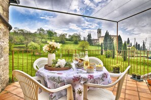 Outdoor dining - Casa Tullio by Theater Home - perfect for a big family (Gargnano)