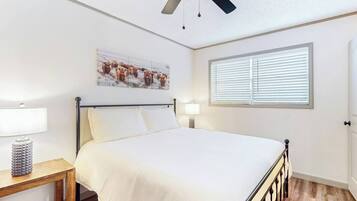 4 dormitorios, tabla de planchar con plancha, Internet y ropa de cama