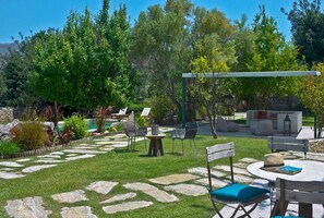 Outdoor dining - Premium Chania Villa | Villa Yamcha | Duplex Cottage with Shared Pool | Ayios (Chania)