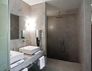 Shower, towels, soap, shampoo
