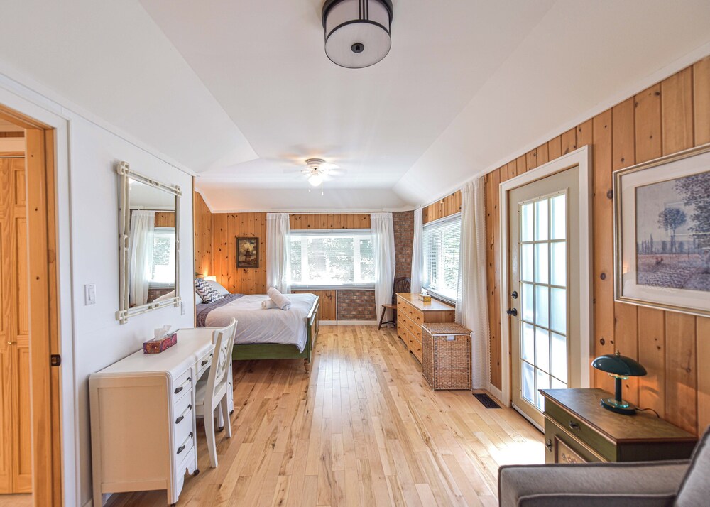 Lakeside Serenity: Windsor Point Retreat - Family Paradise with ...
