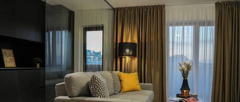 尊荣公寓, 公园景观 | 起居区 | 65-厘米智能电视(配备有线频道)、Netflix、流媒体服务