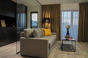 Smart TV 65 cm con canales de televisión por cable, Netflix