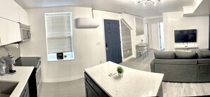 Interior - Modern 2 bed apartment in downtown Cincinnati with private parking (Cincinnati)