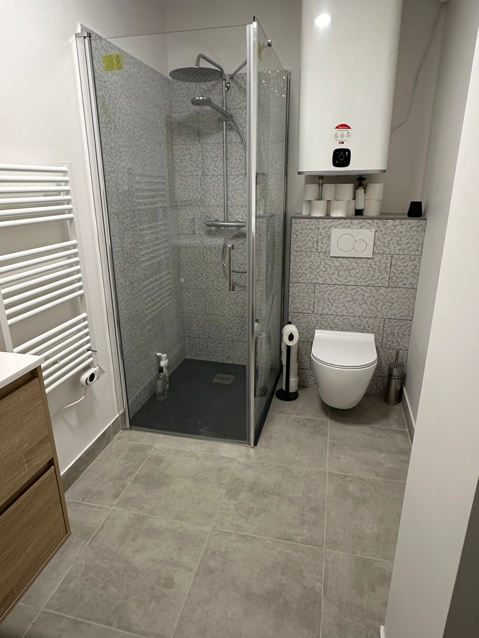 Shower, towels, soap, shampoo