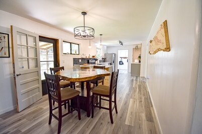 Cozy home, near Toccoa River, fishing/tubing with a washer/dryer-Dogs ok