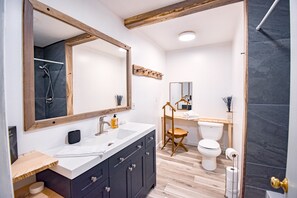 Hair dryer, towels - Cozy home, near Toccoa River, fishing/tubing with a washer/dryer-Dogs ok (Mineral Bluff)