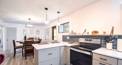 Cozy home, near Toccoa River, fishing/tubing with a washer/dryer-Dogs ok