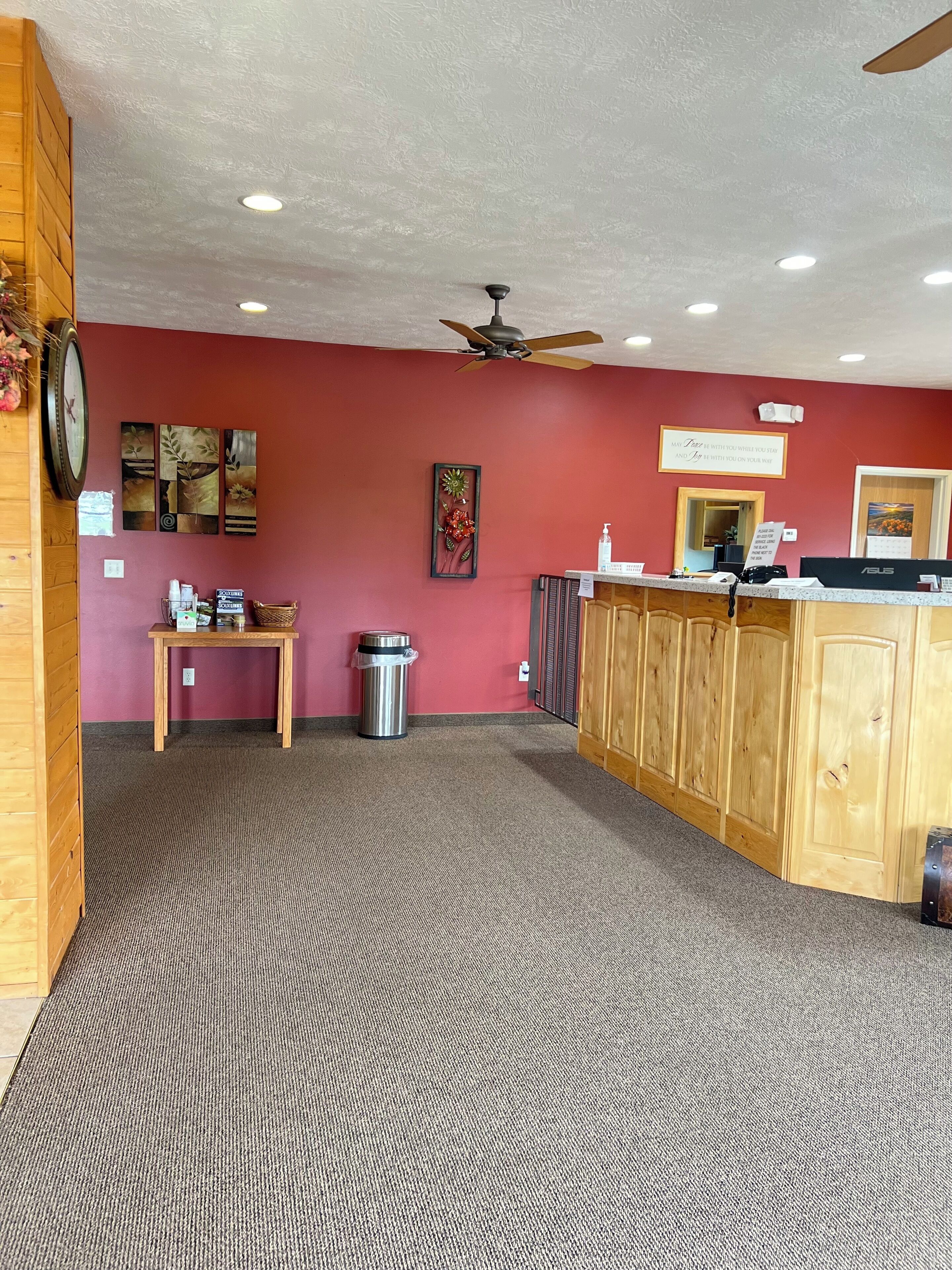 ฝ่ายต้อนรับ