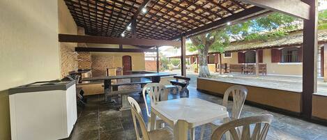 Villa | Restaurante al aire libre