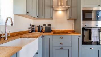 洗碗機、高腳椅