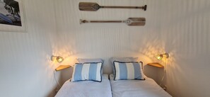 3 Schlafzimmer, Schreibtisch, Bügeleisen/Bügelbrett, Reisekinderbett