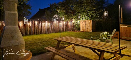 Luxury wellness holiday home for 6 – with hot tub, indoor pool & swimming lake!