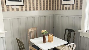 朝食 (ビュッフェ)、毎日提供 (無料)