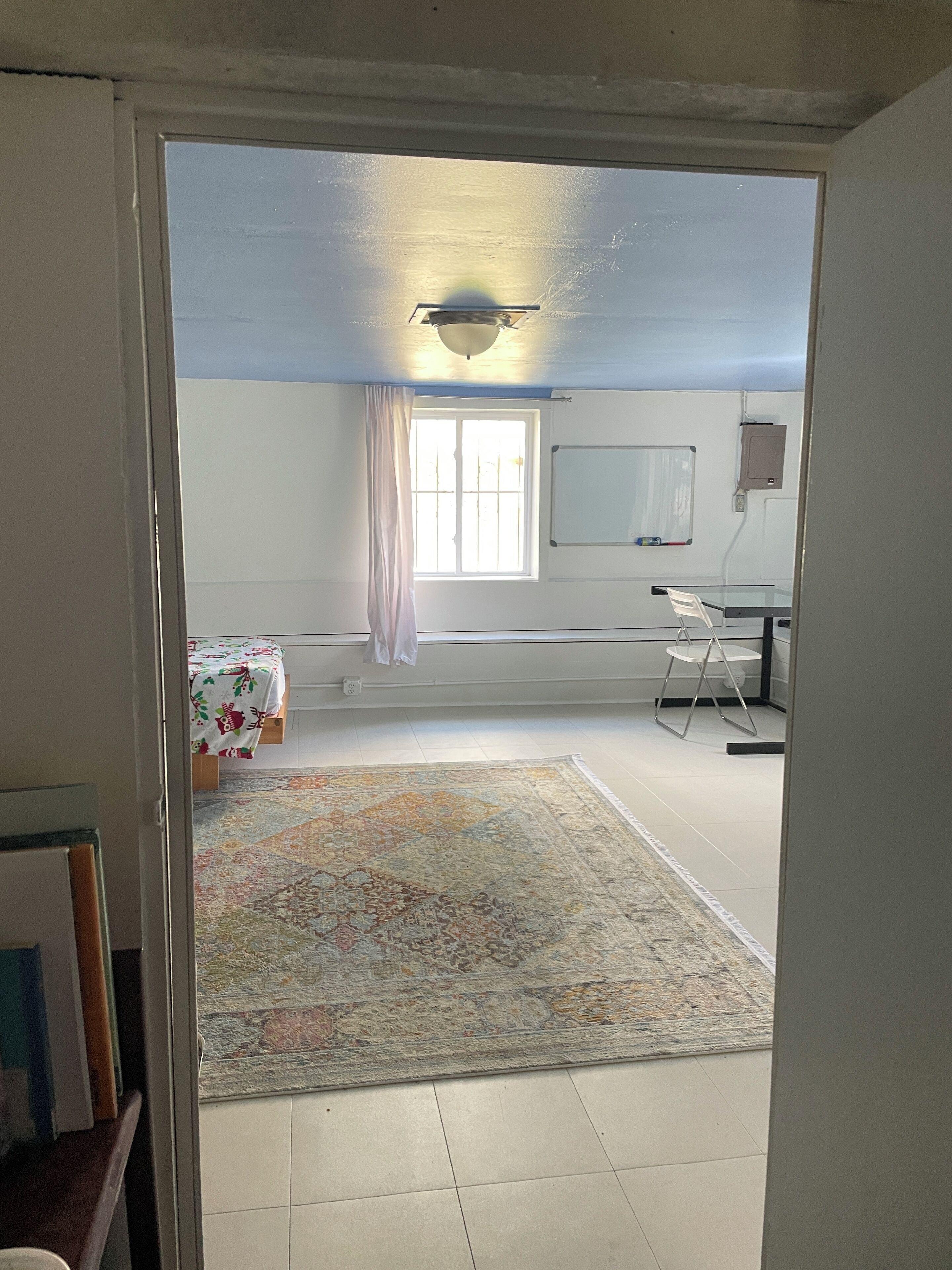 Private room near SF State university close to public transport and shopping 