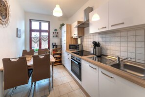 電子レンジ、オーブン、コンロ、食器洗い機