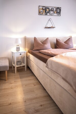 2 bedrooms, WiFi, bed sheets