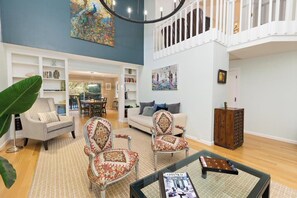 Smart TV, fireplace, books, stereo - Stunning Marin County home with pool (San Anselmo)