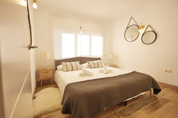 2 Schlafzimmer, Schreibtisch, Bügeleisen/Bügelbrett, kostenloses WLAN