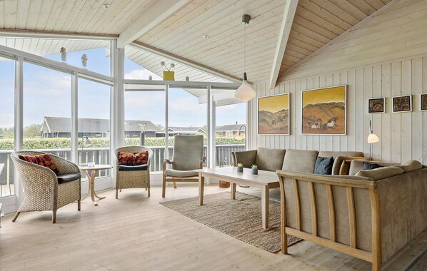 Smart-TV, peis og bordtennis