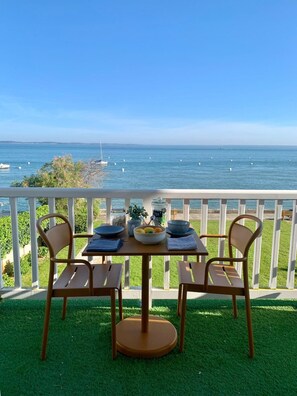 Outdoor dining - Magnificent T3 with panoramic seafront view (Arcachon)
