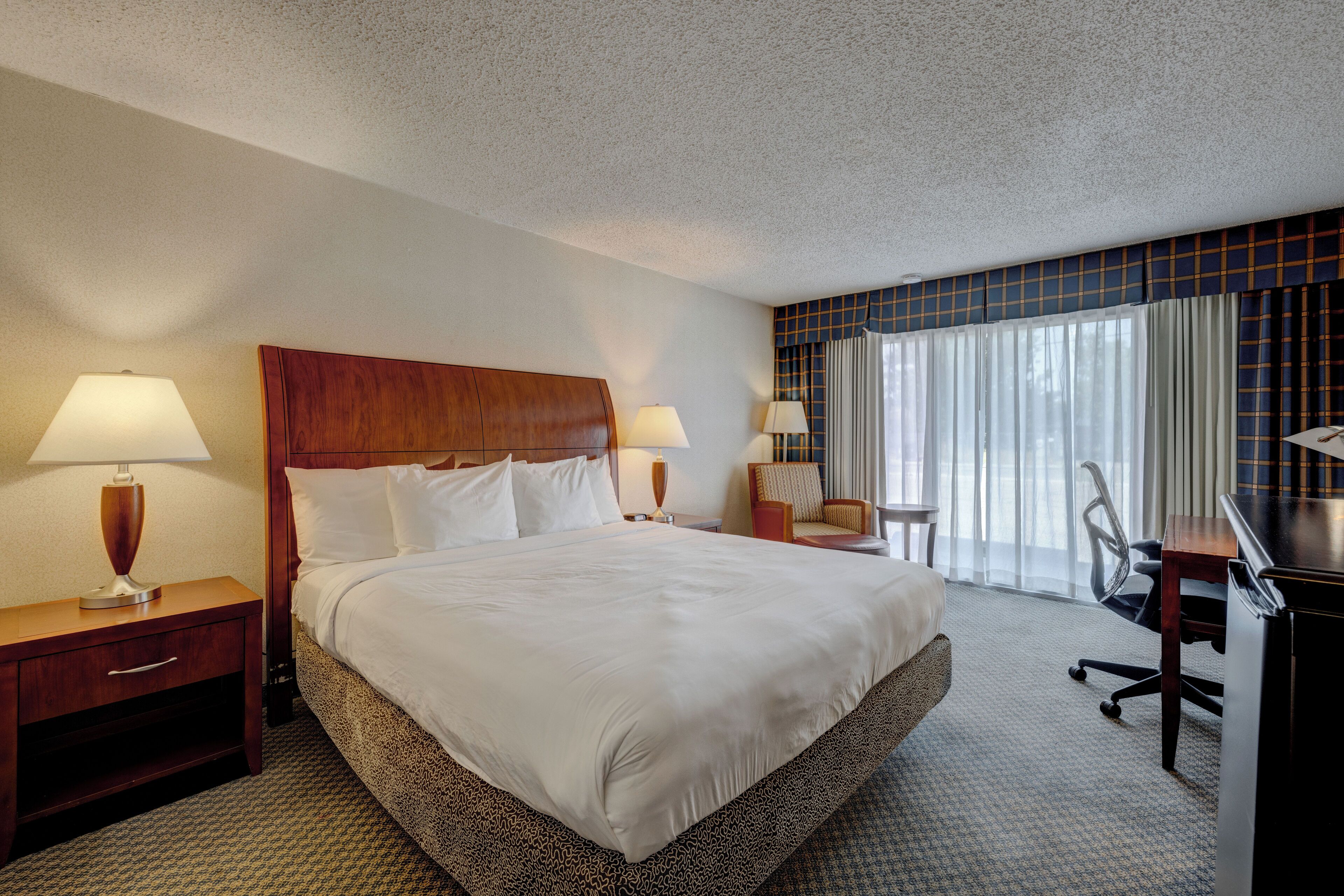 طراز فريد لكل وحدة ومكتب وتجهيزات عازلة للصوت ومكواة/لوح كي