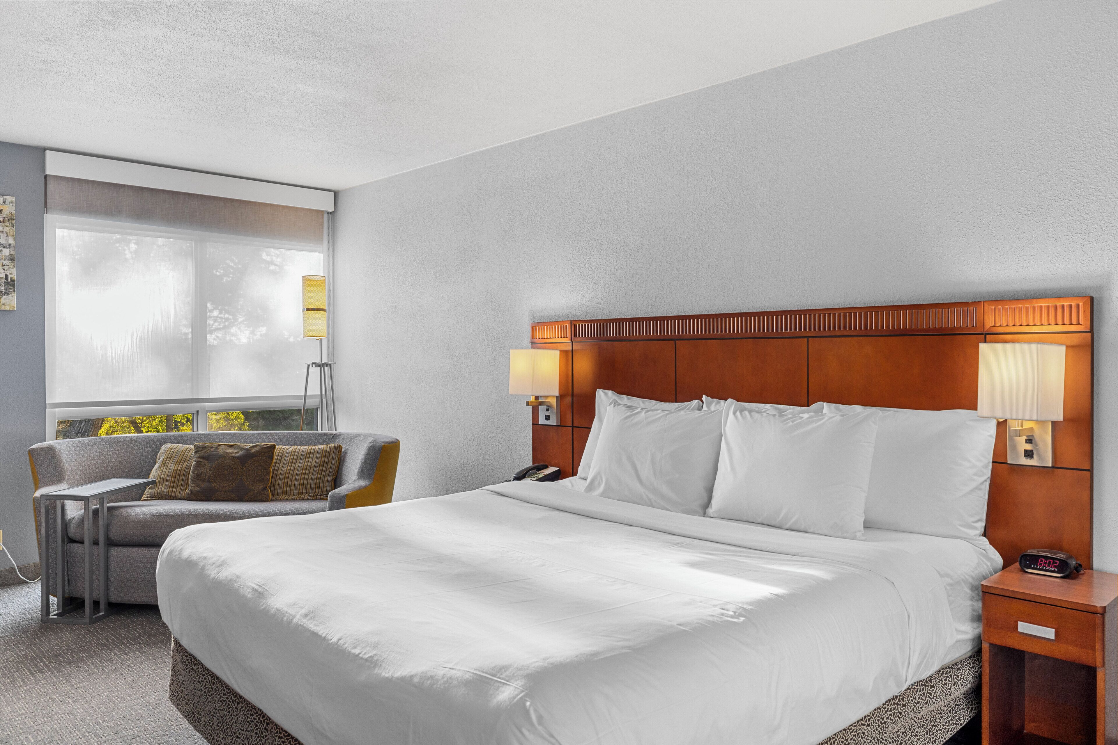 Suite, 1 cama de matrimonio grande, no fumadores | Mobiliario individual, escritorio, sistema de insonorización