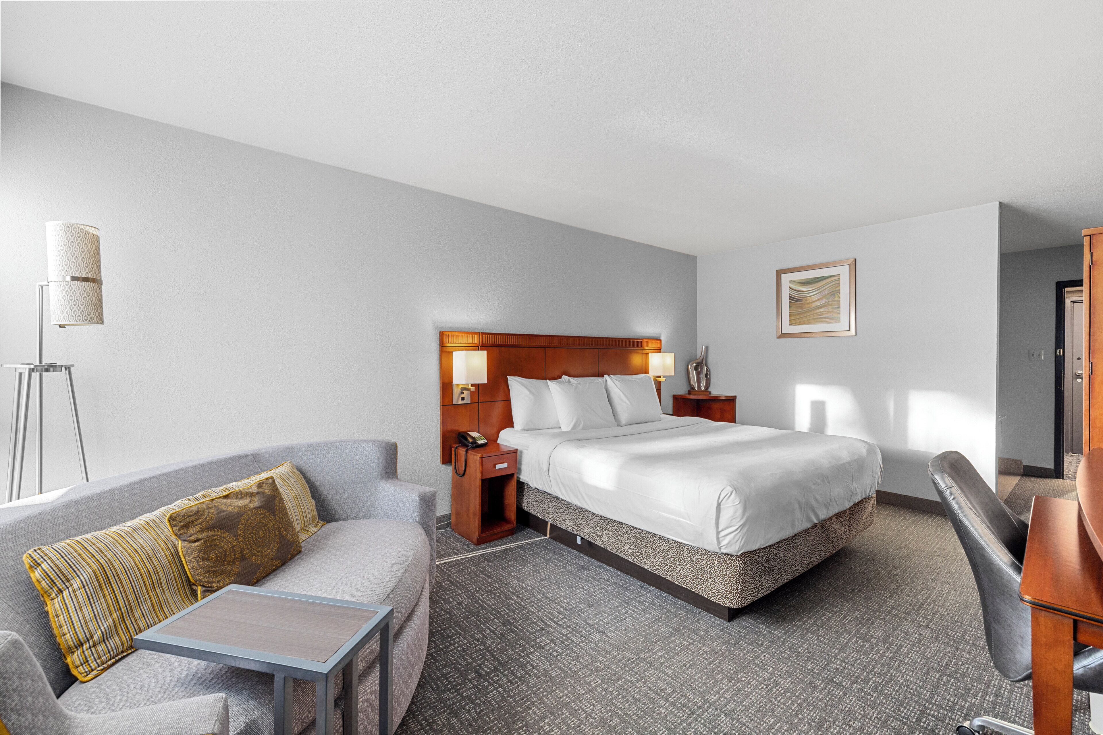 Individually furnished, desk, soundproofing, iron/ironing board