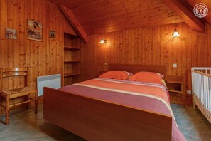 2 sovrum, strykjärn/strykbräda, resesäng och gratis wi-fi