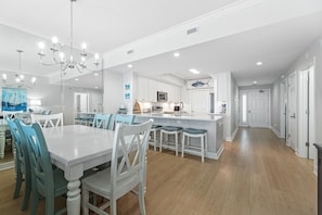 Dining - Salty Breezes (Navarre)