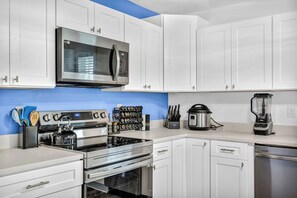 Fridge, microwave, oven, stovetop - Welcome to simple comfort a like new family friendly home Full of accommodation (Owensboro)