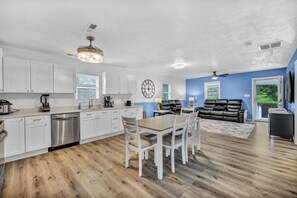 Fridge, microwave, oven, stovetop - Welcome to simple comfort a like new family friendly home Full of accommodation (Owensboro)