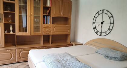 Haus mit Garten, Terrasse, 2 Badezimmer 4 Schlafzimmer, 2 Küche