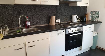 Haus mit Garten, Terrasse, 2 Badezimmer 4 Schlafzimmer, 2 Küche