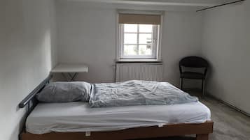 4 habitaciones, tabla de planchar con plancha, wifi y ropa de cama
